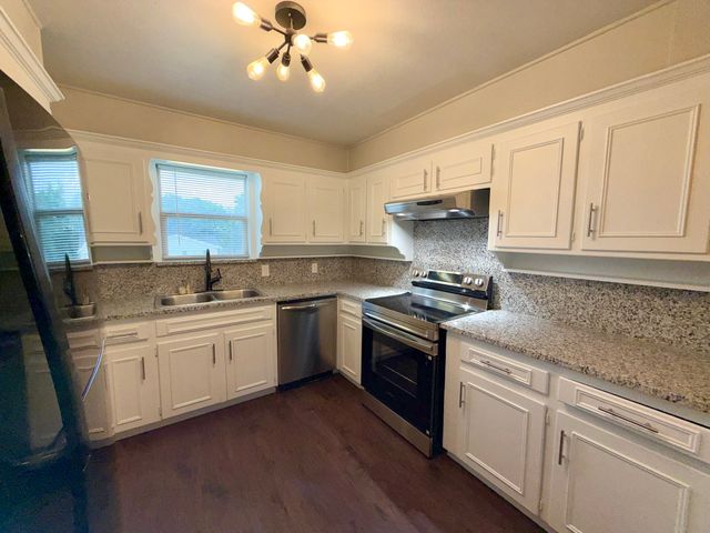 901 Gregory Avenue, Bedford, TX 76022