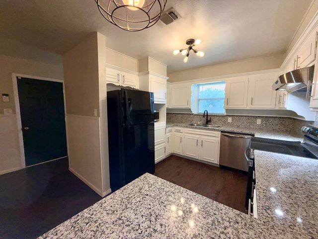 901 Gregory Avenue, Bedford, TX 76022