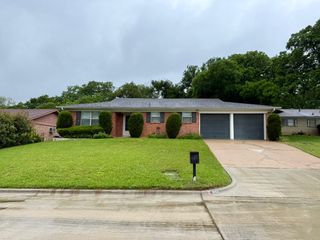 901 Gregory Avenue, Bedford, TX 76022