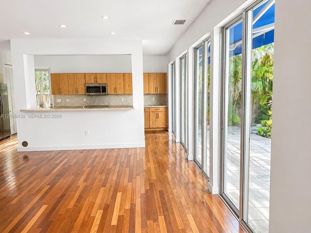 2954 Whitehead St 2954, Miami, FL 33133