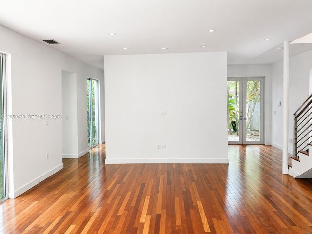 2954 Whitehead St 2954, Miami, FL 33133