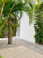 2954 Whitehead St 2954, Miami, FL 33133