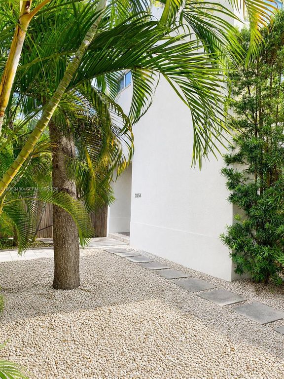 2954 Whitehead St 2954, Miami, FL 33133