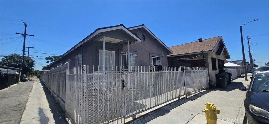 8416 Graham, Los Angeles, CA 90001