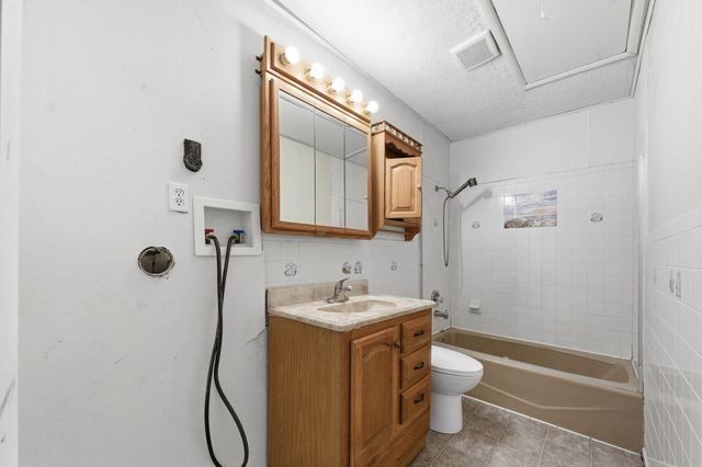 2016 E Sunrise Dr, Wichita, KS 67216