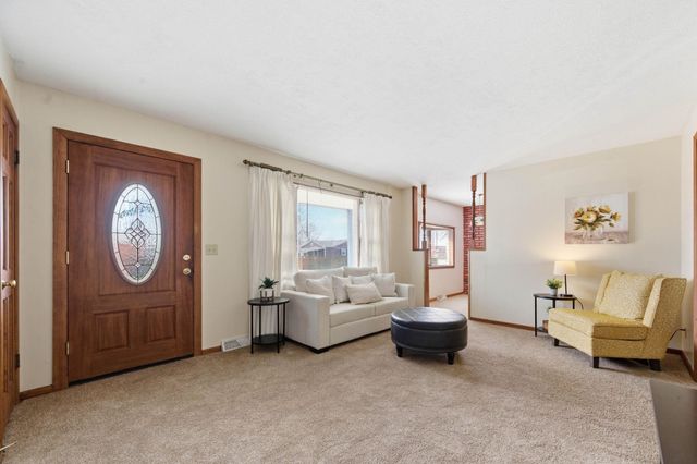 2016 E Sunrise Dr, Wichita, KS 67216