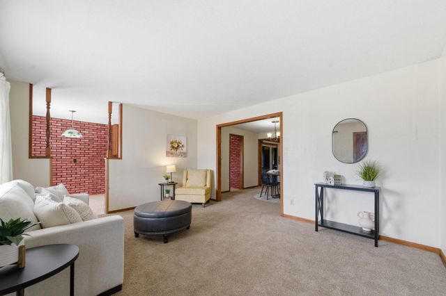 2016 E Sunrise Dr, Wichita, KS 67216