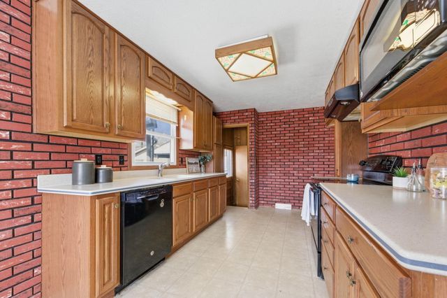 2016 E Sunrise Dr, Wichita, KS 67216