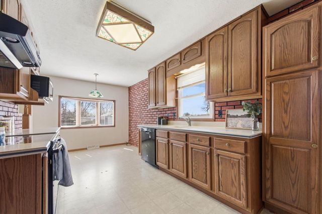 2016 E Sunrise Dr, Wichita, KS 67216