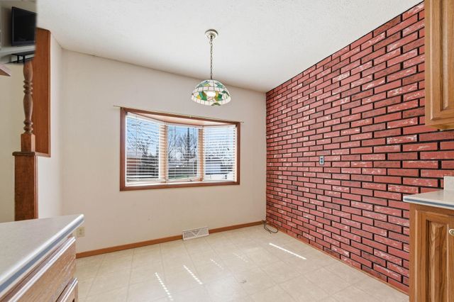 2016 E Sunrise Dr, Wichita, KS 67216