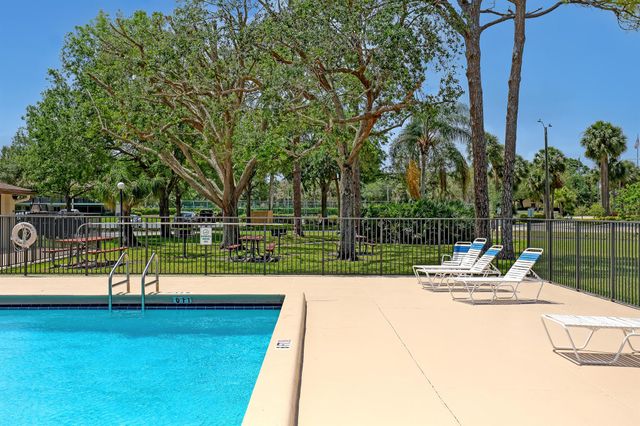 6257 Chasewood Drive B, Jupiter, FL 33458