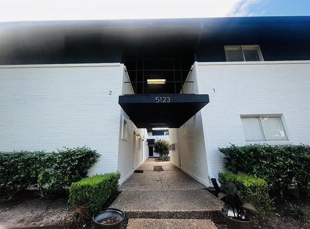 5123 Del Monte Drive 1, Houston, TX 77056