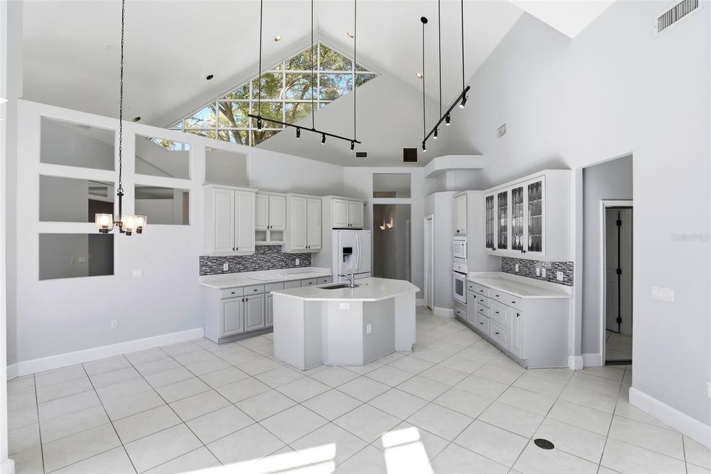 Image 11 of property listing at 8034 LANDGROVE COURT, Orlando, FL 32819