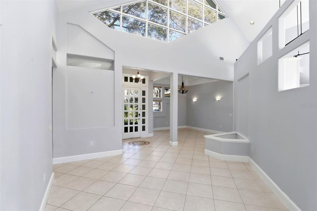 Image 6 of property listing at 8034 LANDGROVE COURT, Orlando, FL 32819