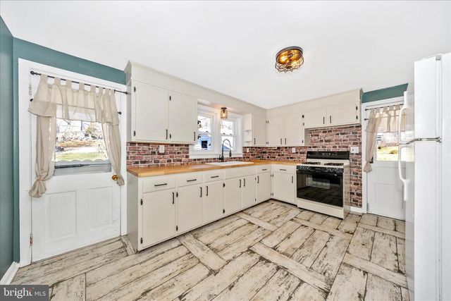 9435 HOLLOW RD, Middletown, MD 21769