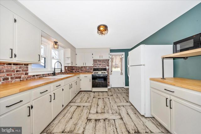 9435 HOLLOW RD, Middletown, MD 21769