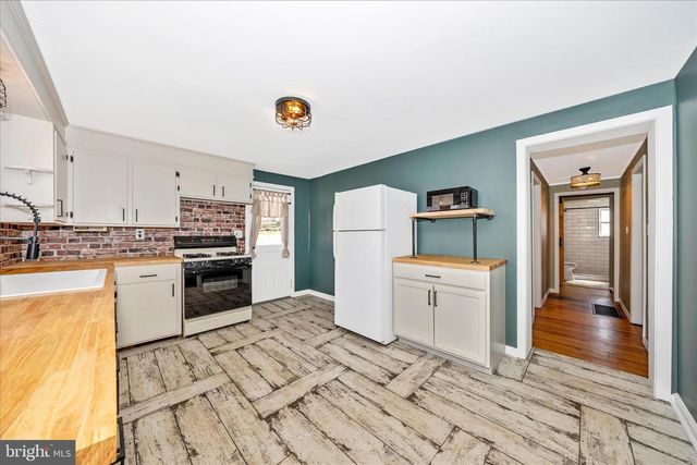 9435 HOLLOW RD, Middletown, MD 21769