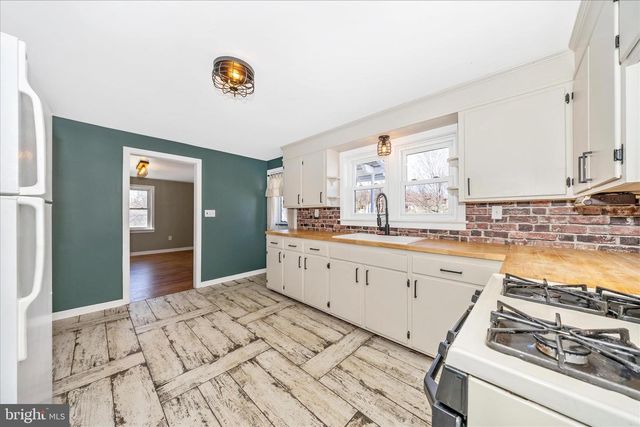 9435 HOLLOW RD, Middletown, MD 21769