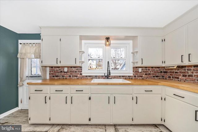 9435 HOLLOW RD, Middletown, MD 21769