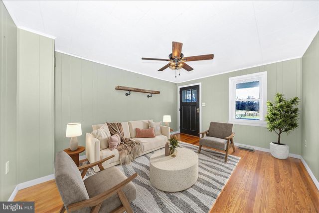 9435 HOLLOW RD, Middletown, MD 21769