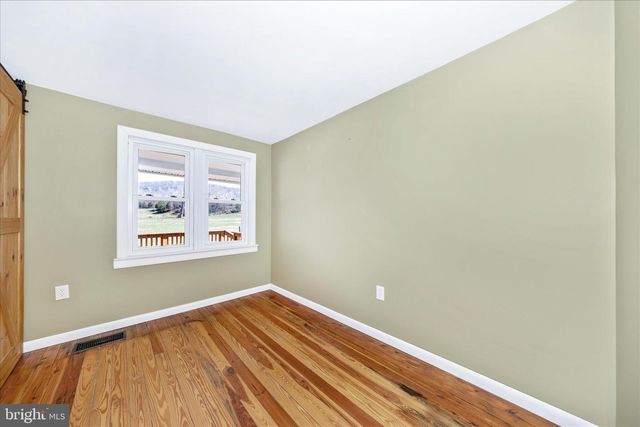 9435 HOLLOW RD, Middletown, MD 21769