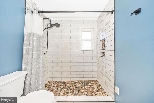 9435 HOLLOW RD, Middletown, MD 21769