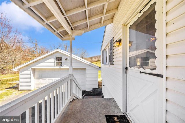 9435 HOLLOW RD, Middletown, MD 21769