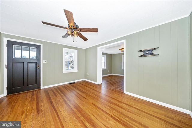 9435 HOLLOW RD, Middletown, MD 21769