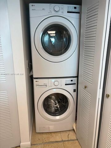 2101 Brickell Ave 1807, Miami, FL 33129