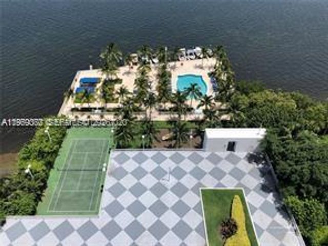 2101 Brickell Ave 1807, Miami, FL 33129