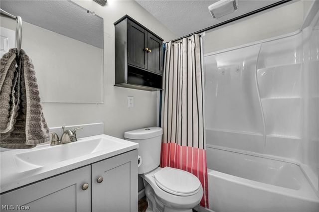 6386 Sandfield Drive, Brook Park, OH 44142