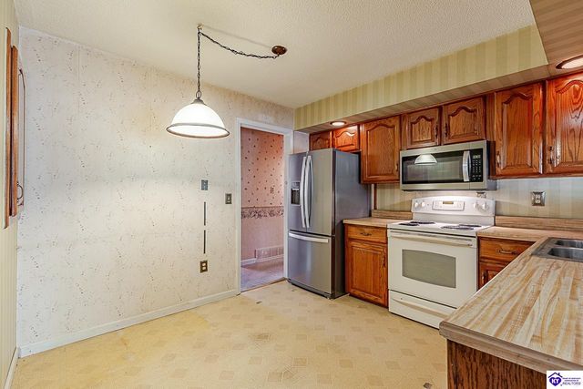 930 Robin Circle, Radcliff, KY 40160