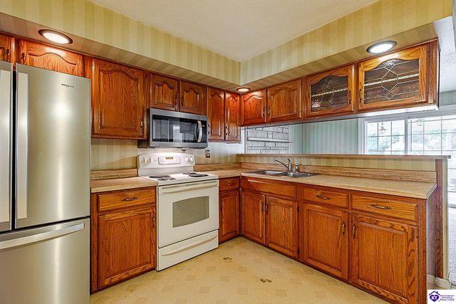 930 Robin Circle, Radcliff, KY 40160
