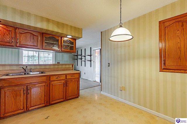 930 Robin Circle, Radcliff, KY 40160