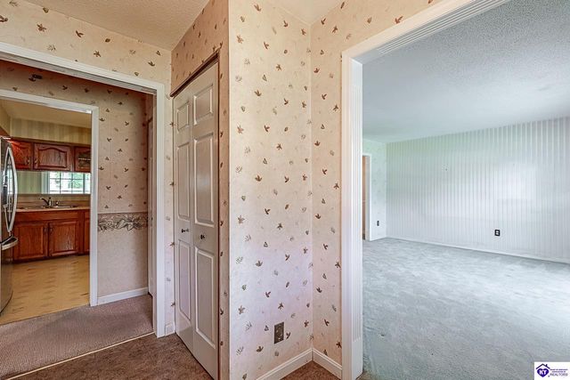 930 Robin Circle, Radcliff, KY 40160