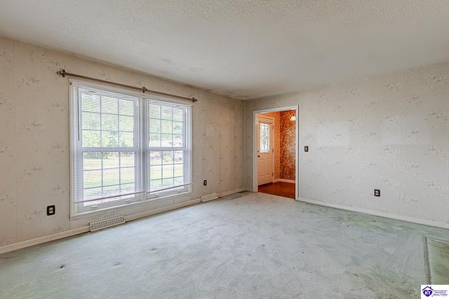 930 Robin Circle, Radcliff, KY 40160