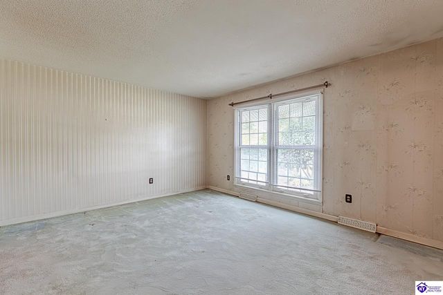 930 Robin Circle, Radcliff, KY 40160