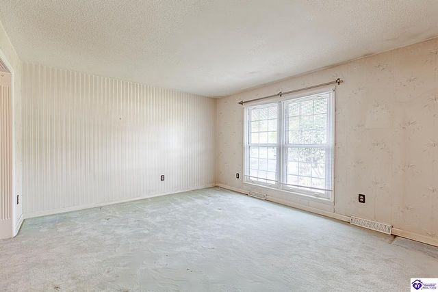 930 Robin Circle, Radcliff, KY 40160