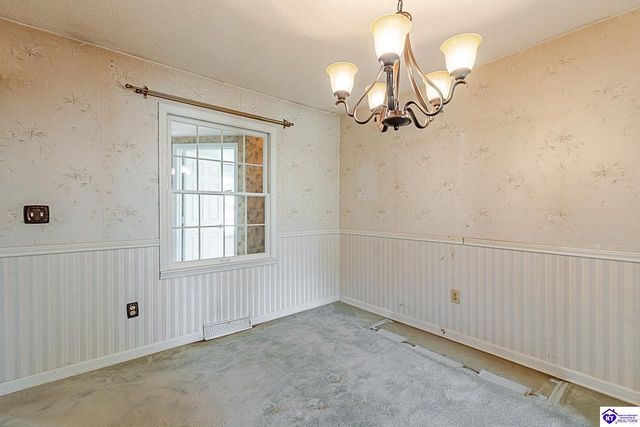 930 Robin Circle, Radcliff, KY 40160