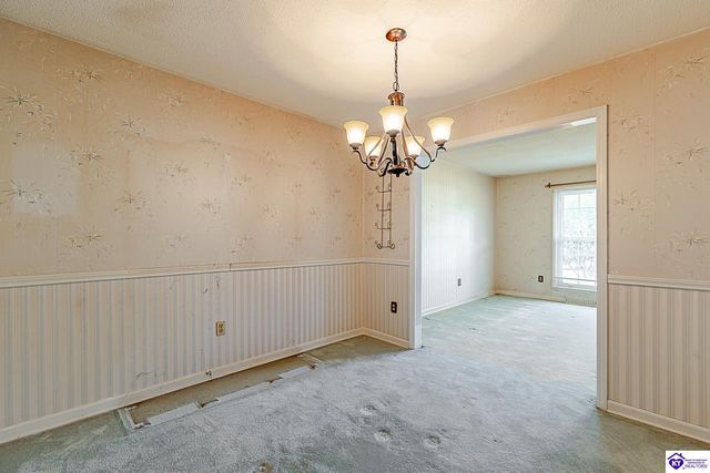 930 Robin Circle, Radcliff, KY 40160