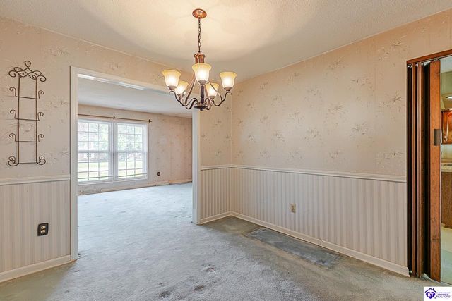 930 Robin Circle, Radcliff, KY 40160
