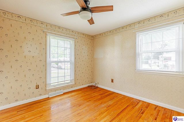 930 Robin Circle, Radcliff, KY 40160