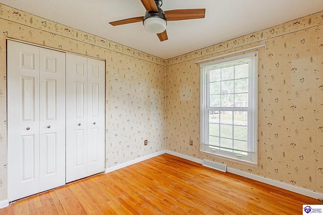 930 Robin Circle, Radcliff, KY 40160