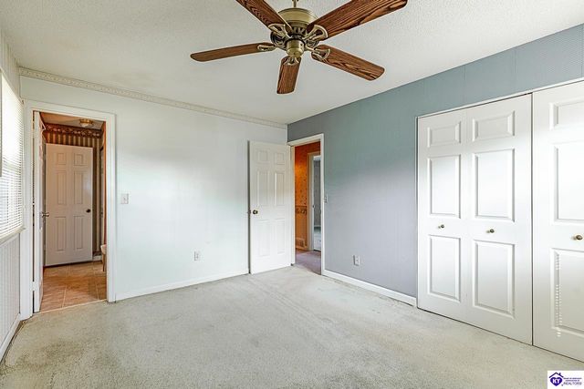 930 Robin Circle, Radcliff, KY 40160