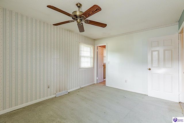 930 Robin Circle, Radcliff, KY 40160