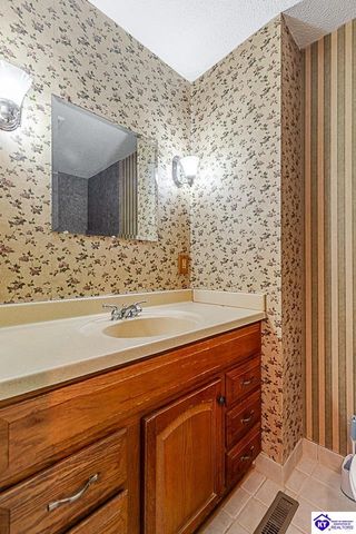 930 Robin Circle, Radcliff, KY 40160