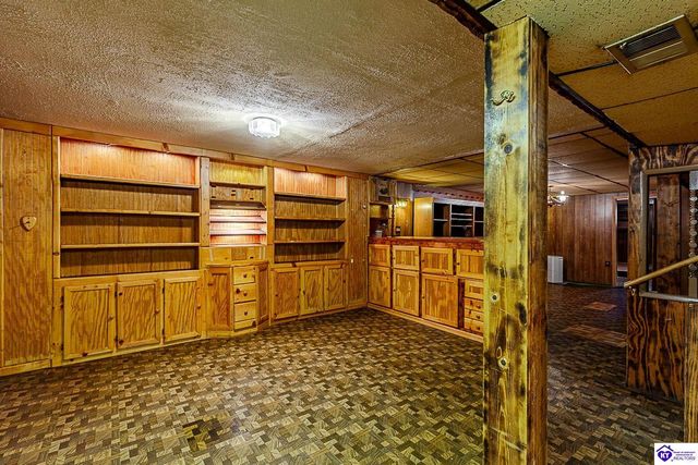 930 Robin Circle, Radcliff, KY 40160