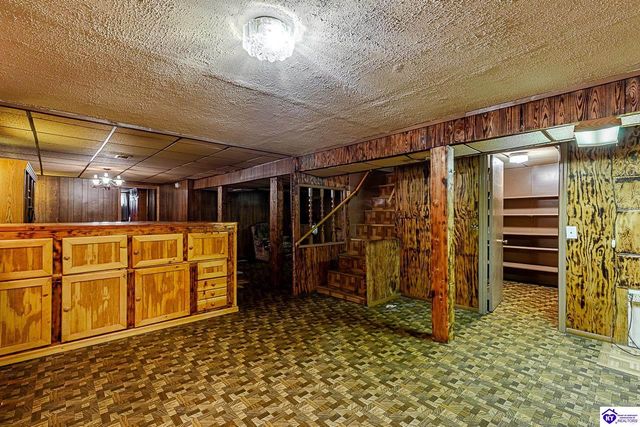 930 Robin Circle, Radcliff, KY 40160
