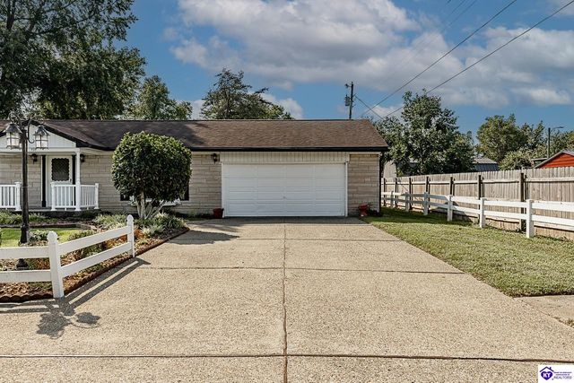 930 Robin Circle, Radcliff, KY 40160
