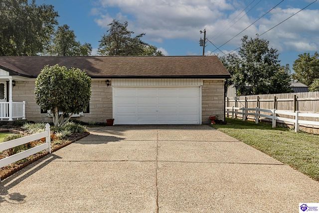 930 Robin Circle, Radcliff, KY 40160